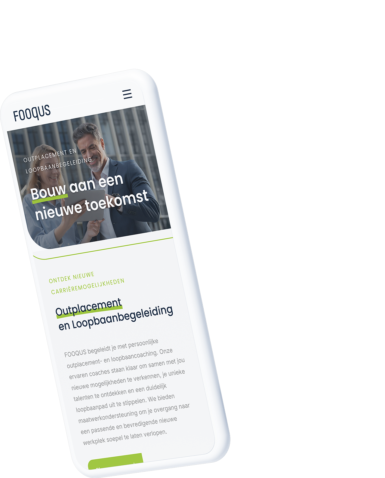 Op een smartphone staat een Nederlandse website van FOOQUS, die deskundige loopbaanbegeleiding en outplacementdiensten aanbiedt.